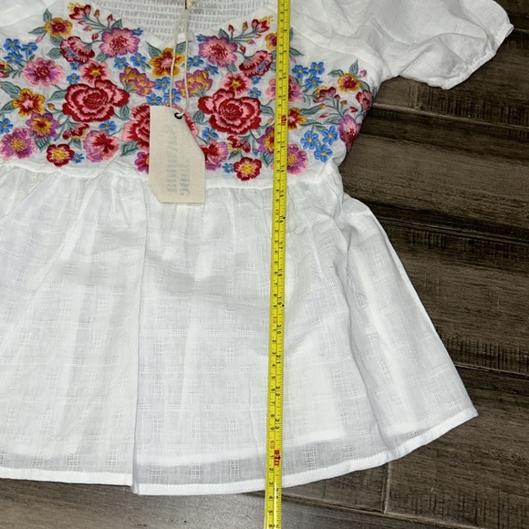 New Savanna Jane Embroidered Top Small - Picture 7 of 7